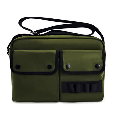 Saco de corpo cruzado de nylon verde personalizado à prova d'água com acessórios metálicos