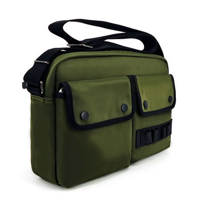 Saco de corpo cruzado de nylon verde personalizado à prova d'água com acessórios metálicos