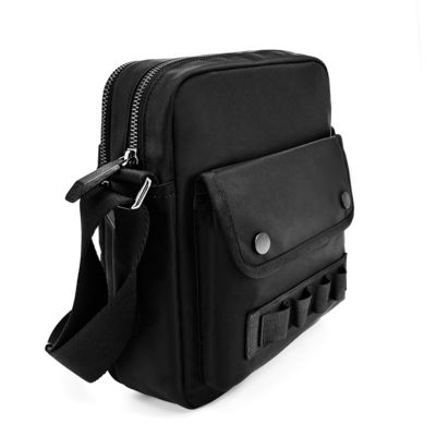 Saco de viagem pequeno preto perpendicular com alça longa